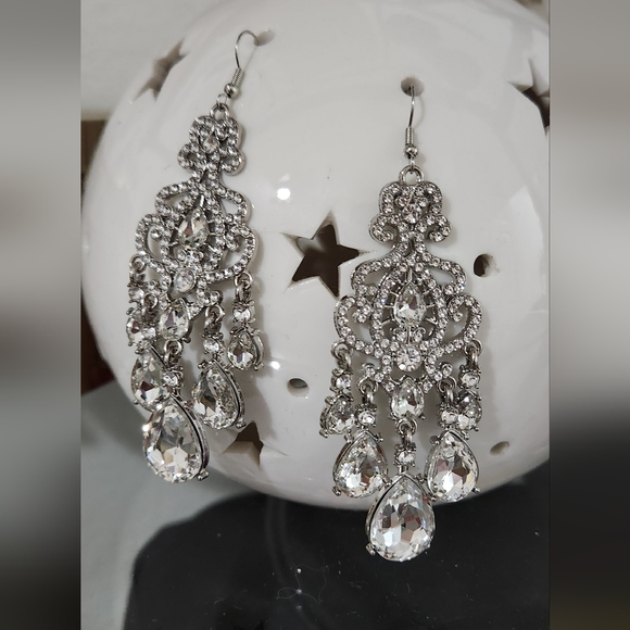paparazzi Jewelry - Paparazzi Dazzling Chandelier Earrings